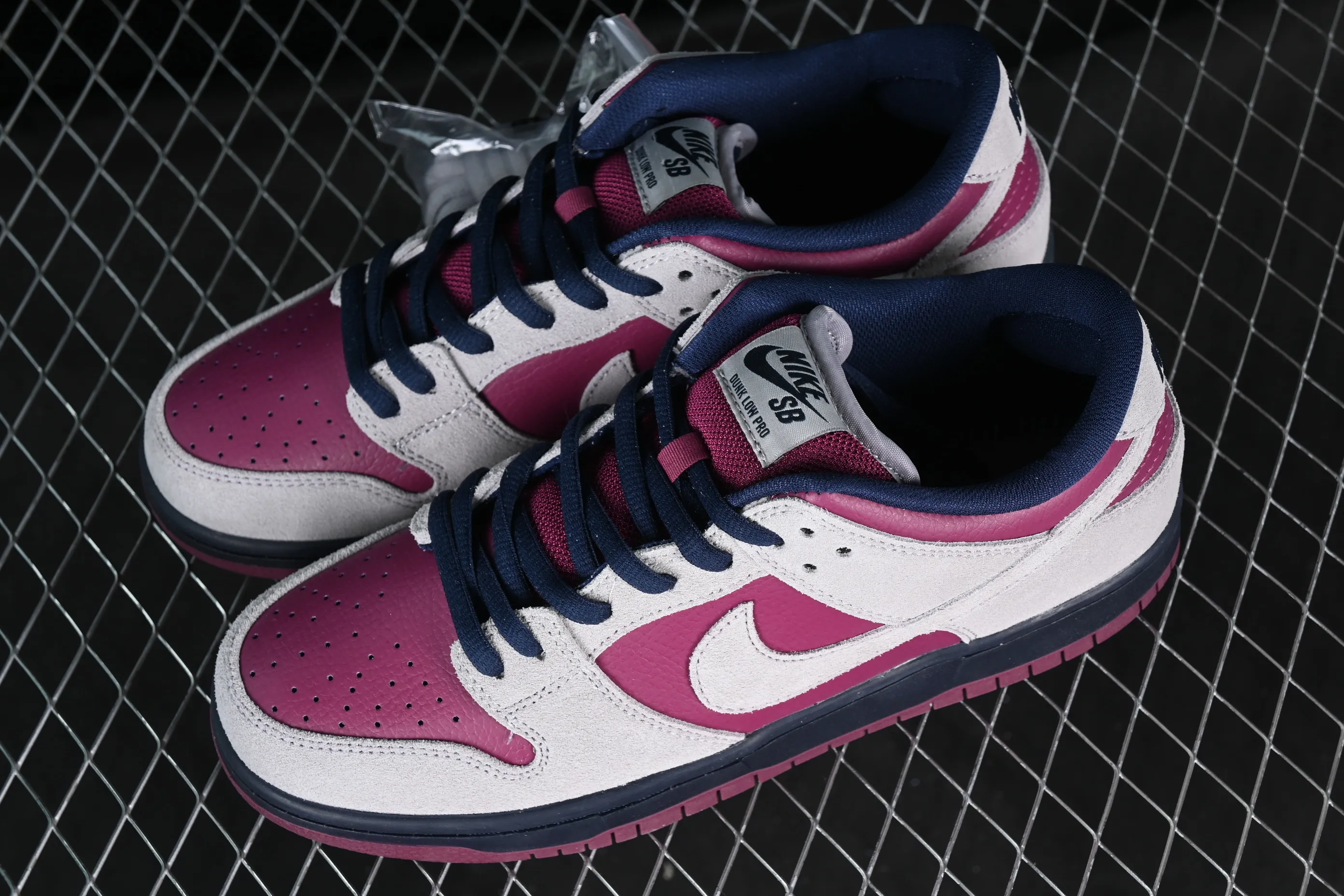 All Categories Nk SB Dunk Series Nk SB Dunk Low Low-top Sneakers Nk Dunk Low SB Pro Rose Red Dunk Series Low-top Casual Sports Skateboard Shoes BQ6817-001